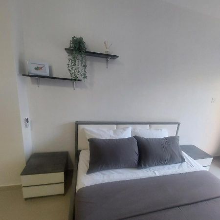 פאראלימני Modern Studio Apartment Armonia Court מראה חיצוני תמונה